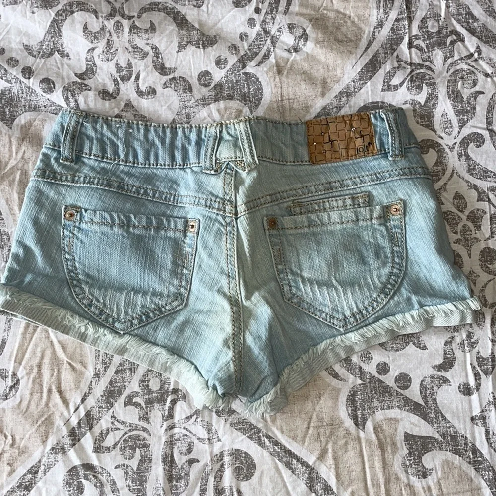 JOLT light blue lace embroidered fringe jean shorts in juniors size 1 - Picture 7 of 8